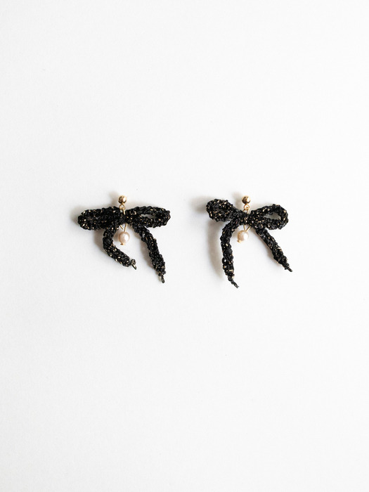 Romantic black crochet ribbon earring