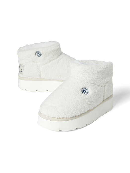 BOUCLE UGG BOOTS_WHITE