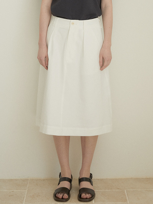 Neat skirt (white)