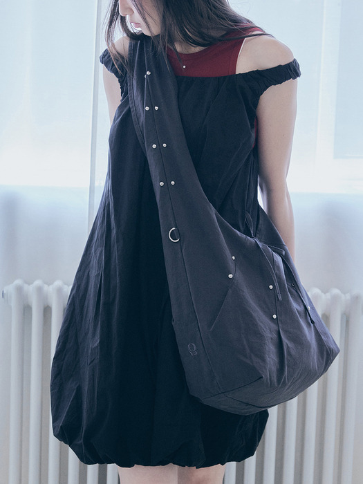 [포이에]rivet cross bag (charcoal) [W CONCEPT]