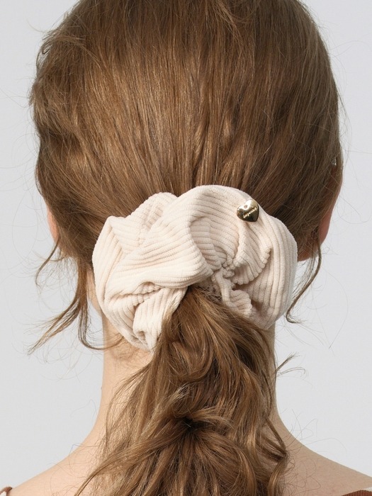 corduroy scrunchie - ivory