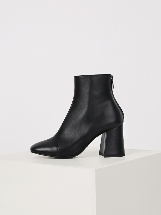 SQUARE ANKLE BOOTS - BLACK