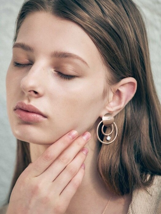 Wave Ring Stone Earring