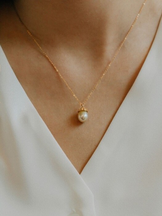 pearl bud necklace