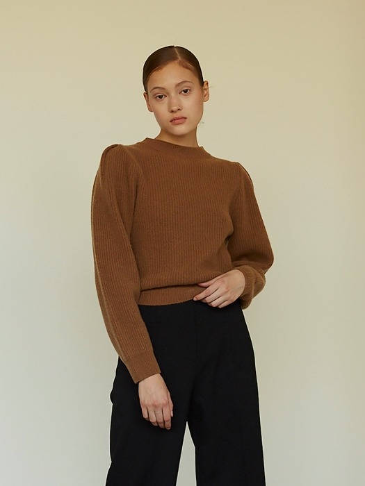 Puffy Shoulder Sweater [Almond]