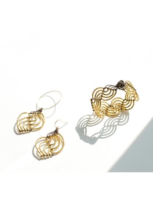 HALO earring, Brown & Gold