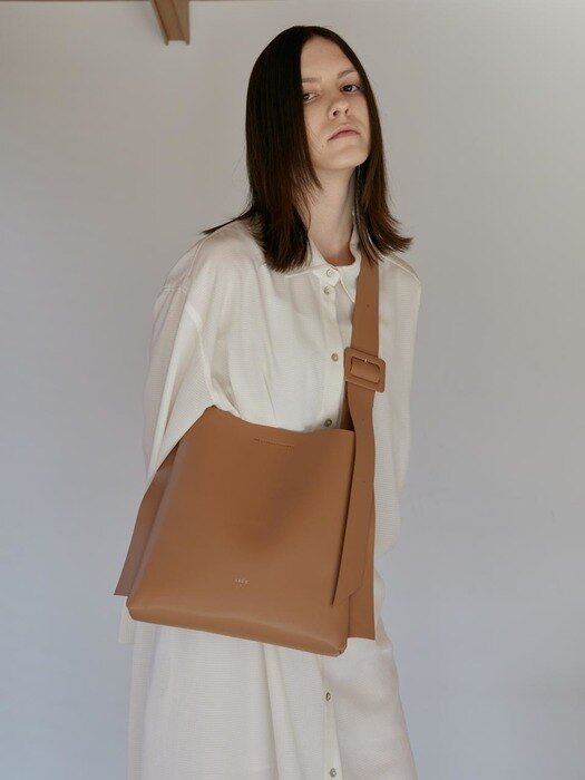 ARC SMALL BUCKET Artificial Leather_CAMEL