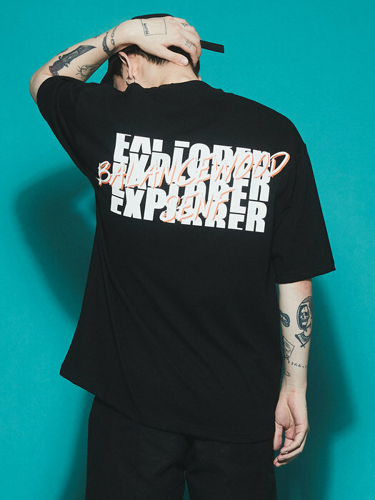 EXPLORER GRAPHIC HALF T-SHIRT (BLACK)