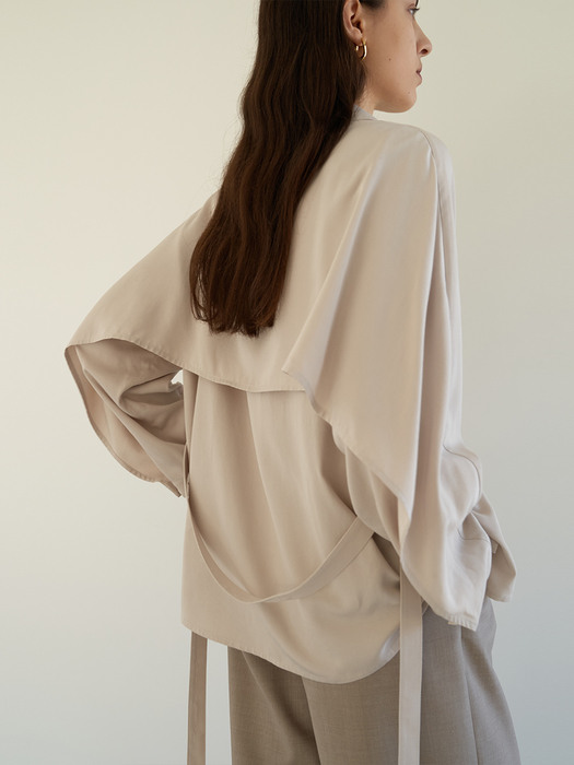 TOS BACK FLAPPED BLOUSE BEIGE