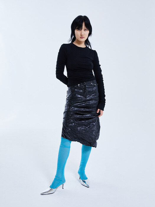 Curved gathered leather skirt (black)
