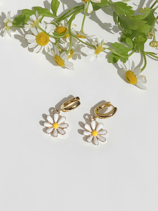 daisy bold one touch earrings