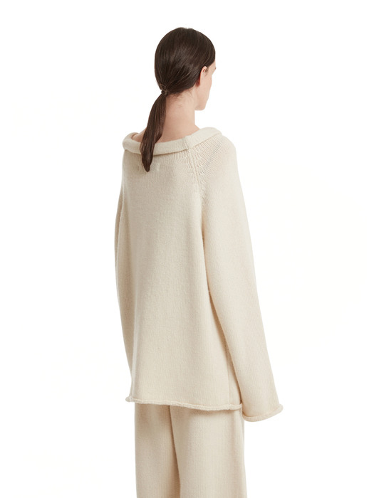 Rolling Neck Knit Sweater_Ivory