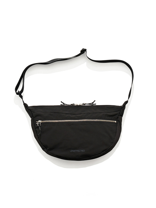 LOGO BODY CROSS BAG / BLACK