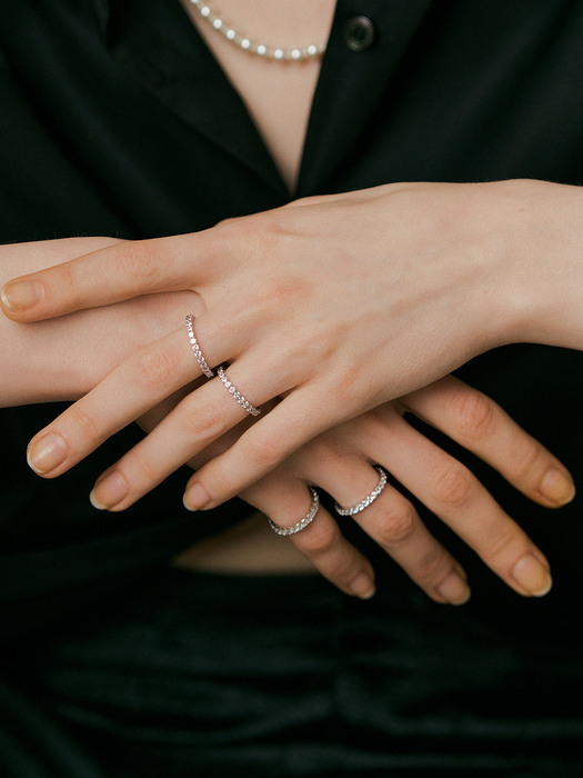 Cubic pave Rings