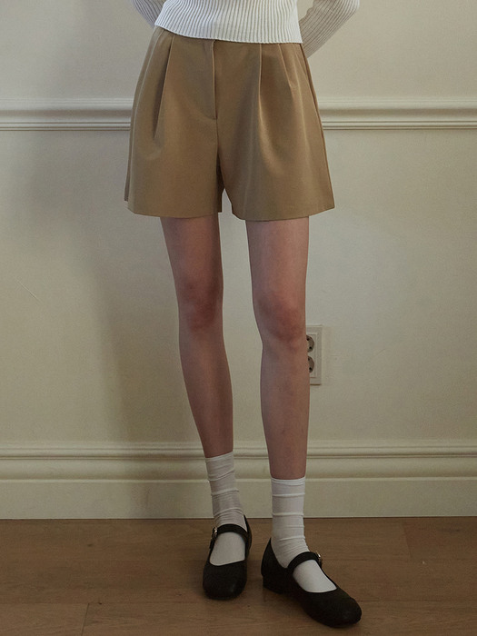 CLASSIC PINTUCK SHORTS_BEIGE