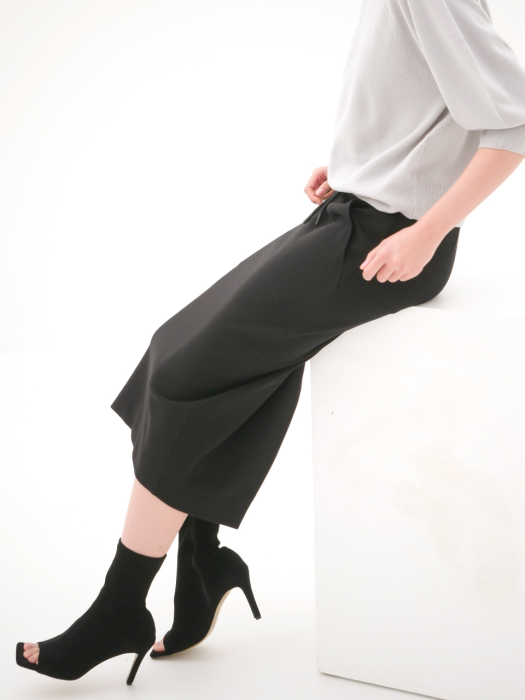 Bending Back Slit Skirt _Black