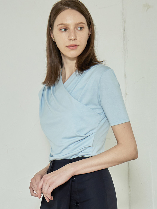 comos 845 pin-tuck wrap T-shirt (sky blue)