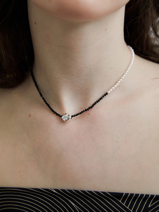 rhombic spinel necklace