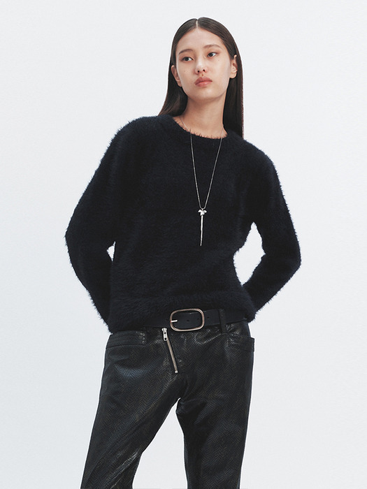 FLUFFY PULL OVER ROUND KNIT BLACK