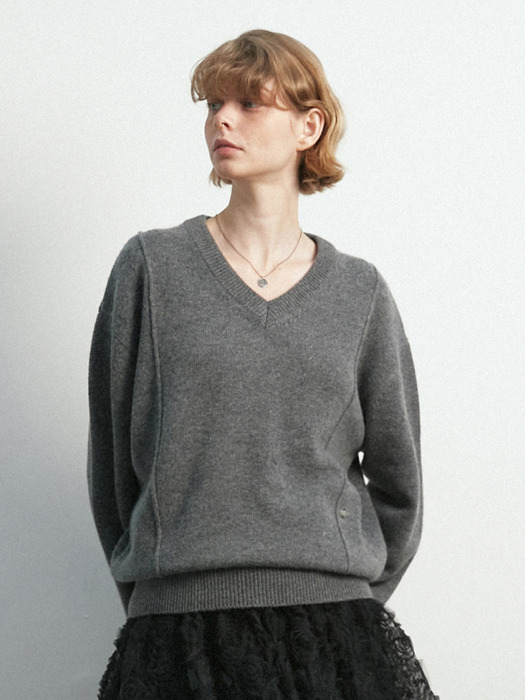 UNISEX, Rewe Pin tuck V Neck Sweater / Grey