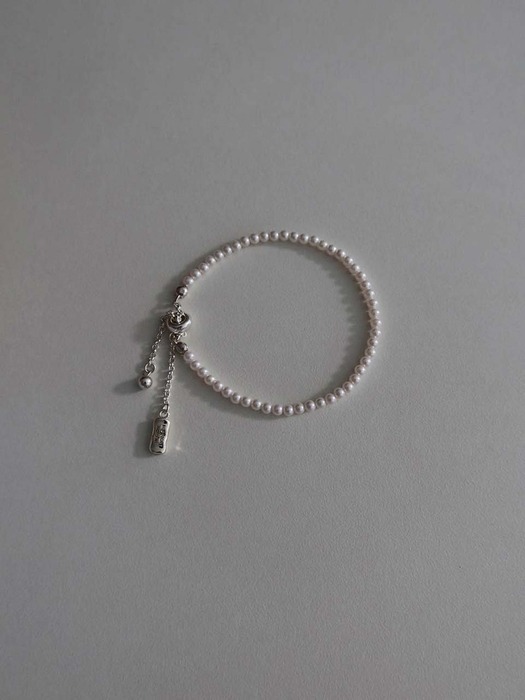 standard thin pearl bracelet