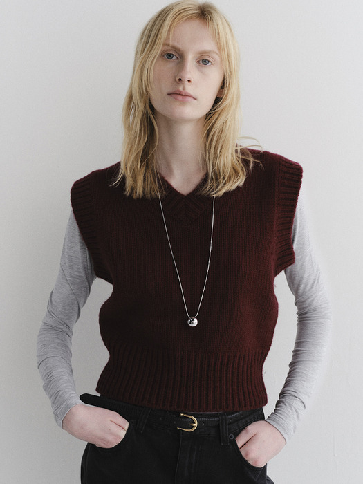 cosy knit vest_wine