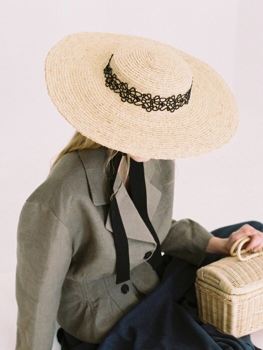 RAFFIA STRAW BOATER HAT_BLACK RIBBON