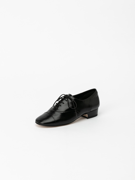 Cheney Lace-up Shoes in Black