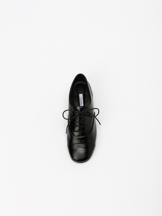 Cheney Lace-up Shoes in Black