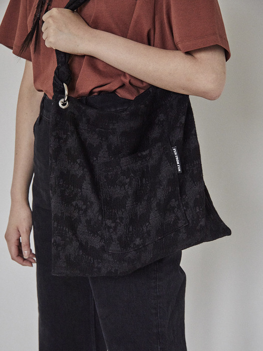 O-ring Pointed Shoulder Bag (Jacquard Black)