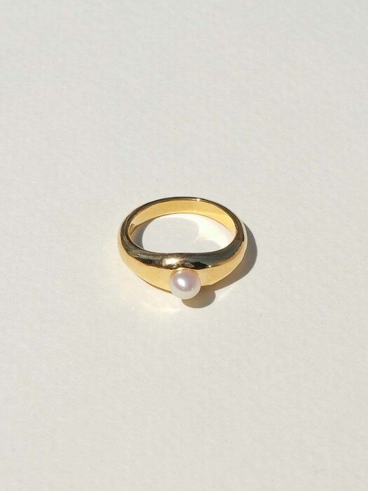 A PEARL RING