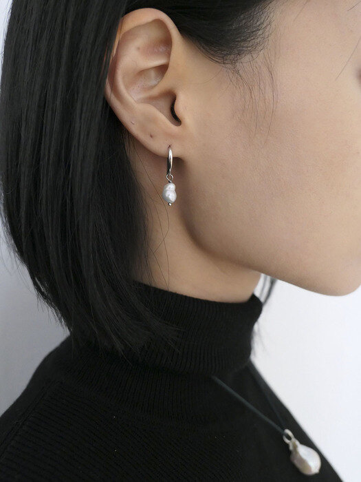 Baroque pearl silver earring
