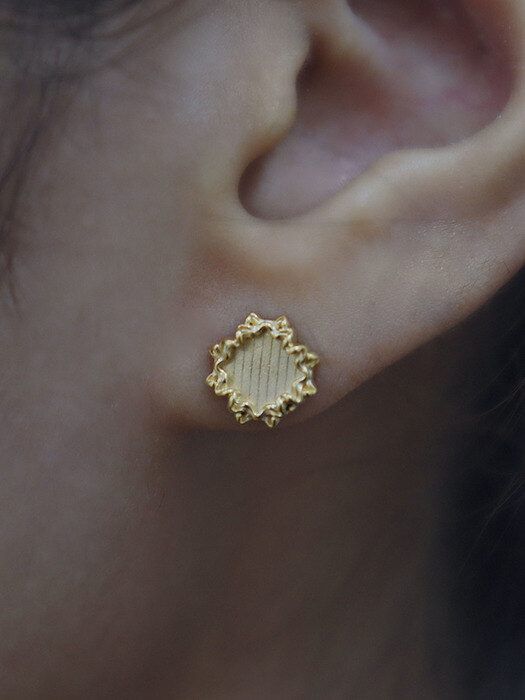 Daily Life Wave Earring 01