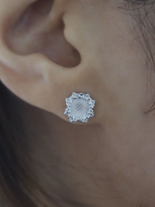 Daily Life Wave Earring 01