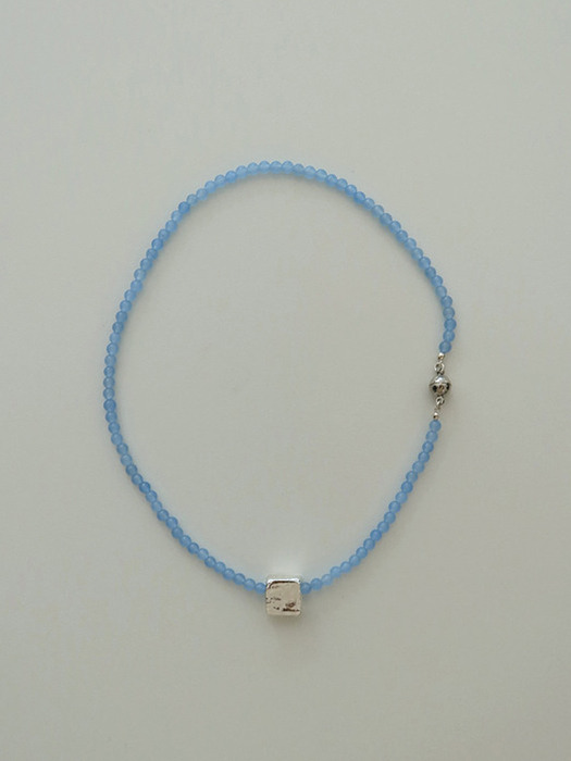 magnet square jade necklace - blue