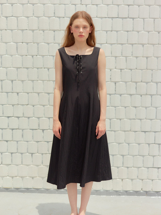 EYELET DETAIL SLEEVELESS MIDI ONEPIECE_BLACK