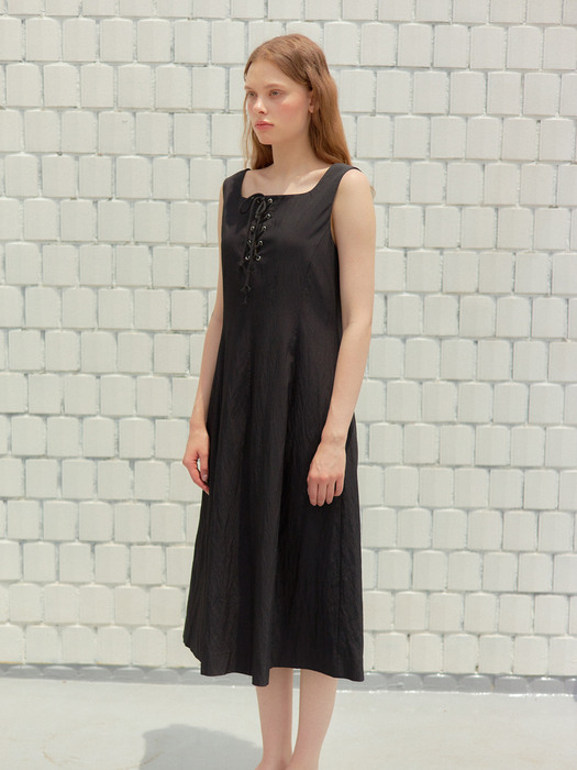 EYELET DETAIL SLEEVELESS MIDI ONEPIECE_BLACK