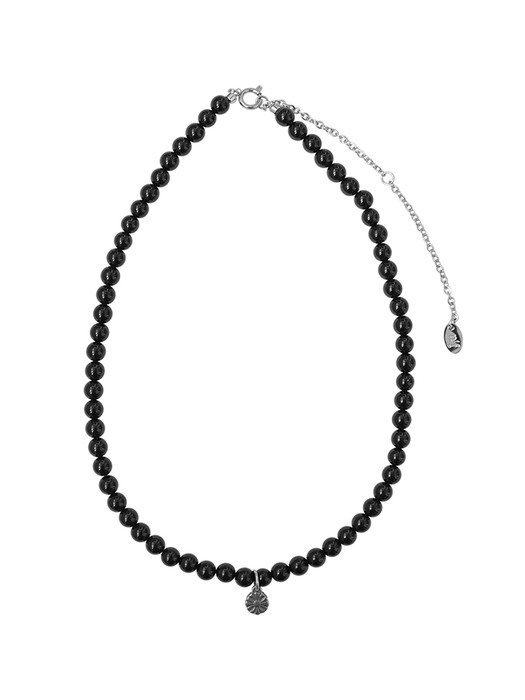 onyx flower motif necklace