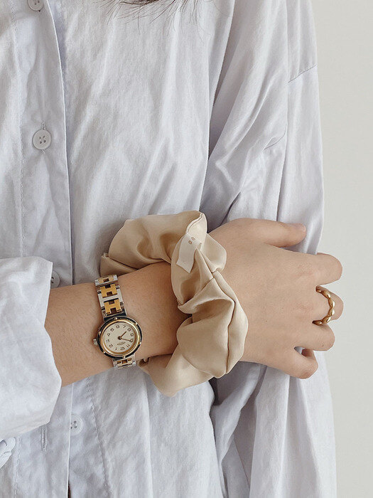 oar Glossy Satin Scrunchies [Beige]