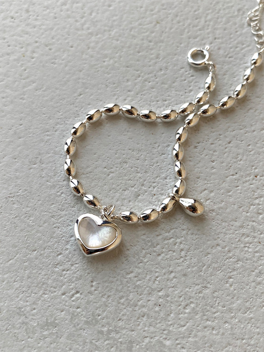 Heart mother of pearl bracelet