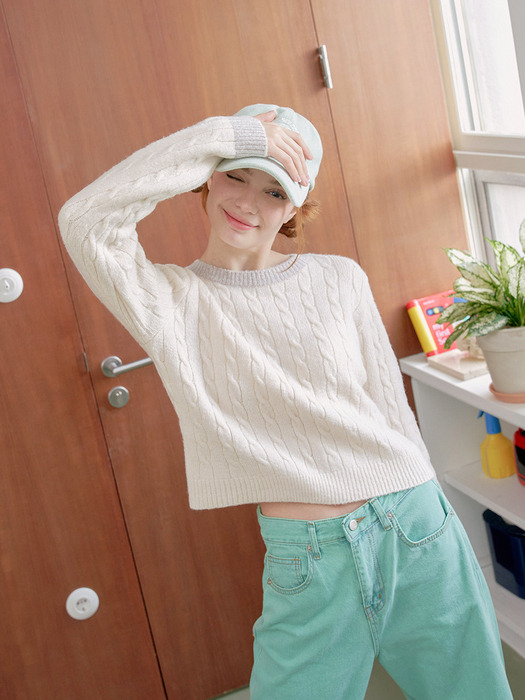 Line twisted sweater