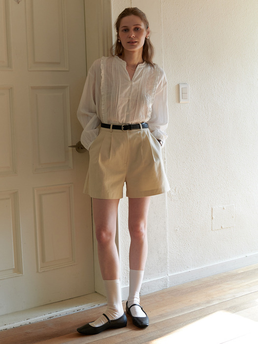 A TWO TUCK SHORTS_BEIGE