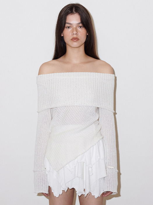 SLOUCHY OFF-SHOULDER SWEATER (WHITE)