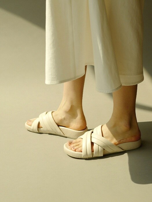 Pierne Footbed Slides in Ivory