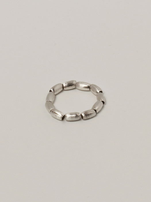 SILVER OVAL BALL BEADS RING