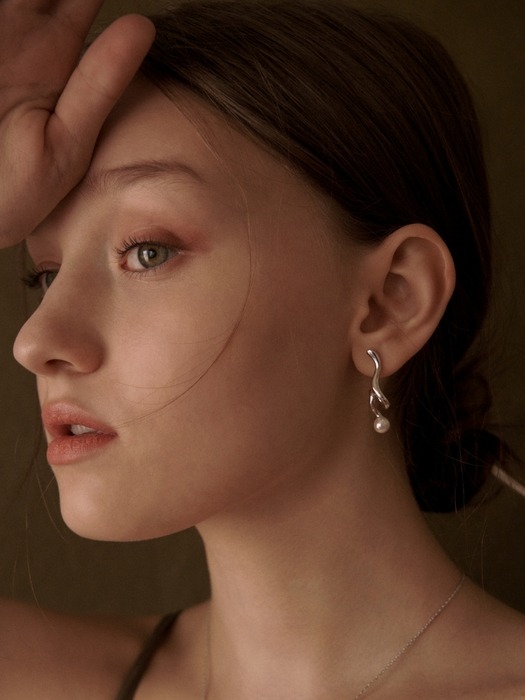 Pearl Stem Earring