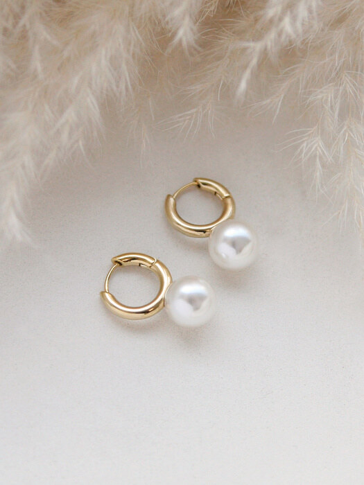 big pearl one touch earrings
