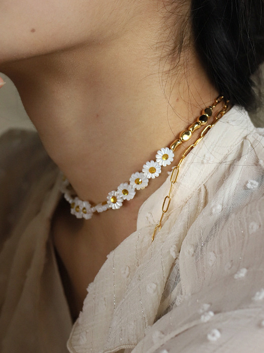 Daisy garden necklace