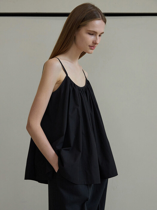 Shirring sleeveless blouse (black)