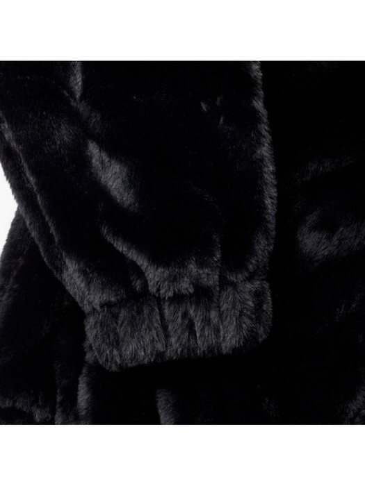 여성 하이넥 변형 핏 FAUX FUR 재킷